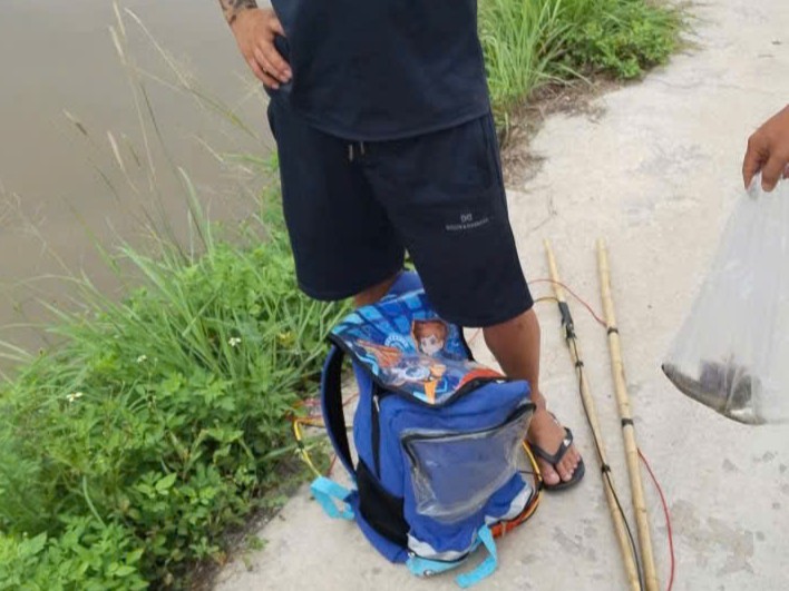 Công an phường Dương Kinh xử phạt 01 trường hợp sử dụng kích điện để khai thác thủy sản